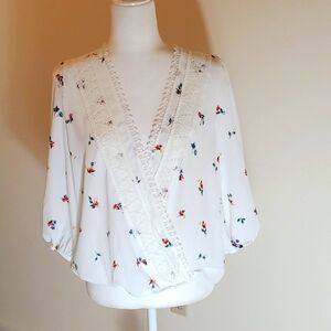 Mi Ami white flower print top
